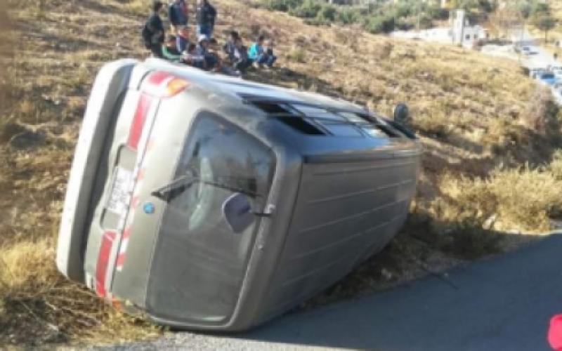 جرش: 12 إصابة إثر تدهور حافلة