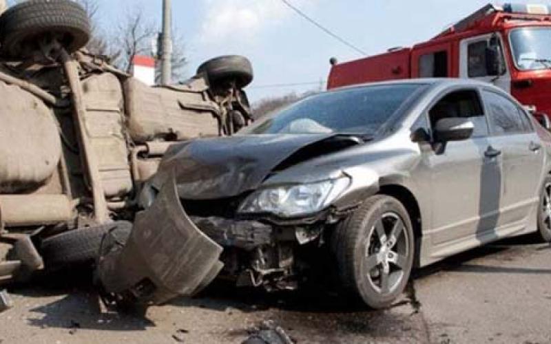 3 وفيات و6 إصابات بحادث تصادم في المزرعة