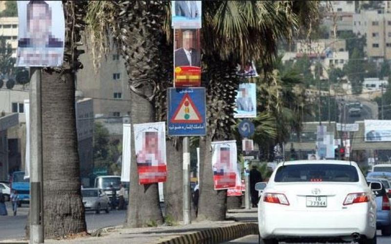 منع تعليق الدعاية الانتخابية على التقاطعات والميادين