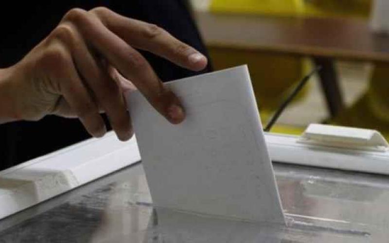 السماح باستخدام الكنية بورقة الاقتراع