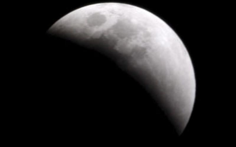 خسوف جزئي للقمر مساء الخميس