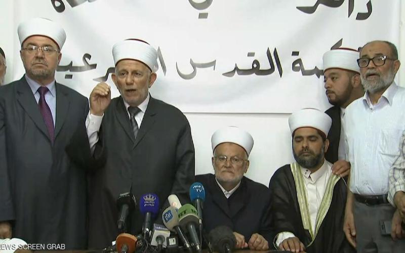 المرجعيات المقدسية تقرر العودة للصلاة في الأقصى