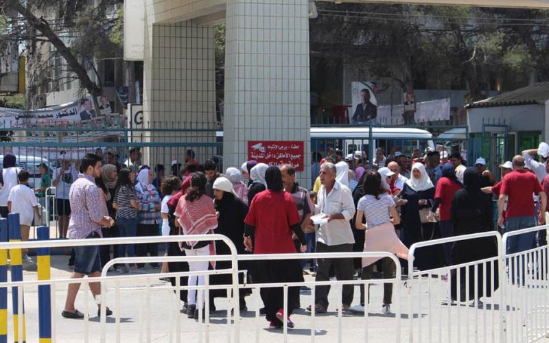 "المحامين": شبهات شراء أصوات وغياب التنظيم في الصالات