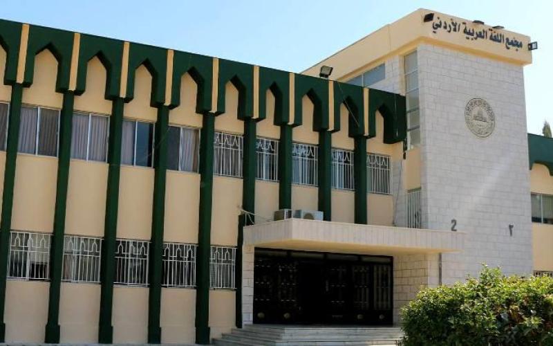 إنذار المخالفين لقانون حماية اللغة العربية