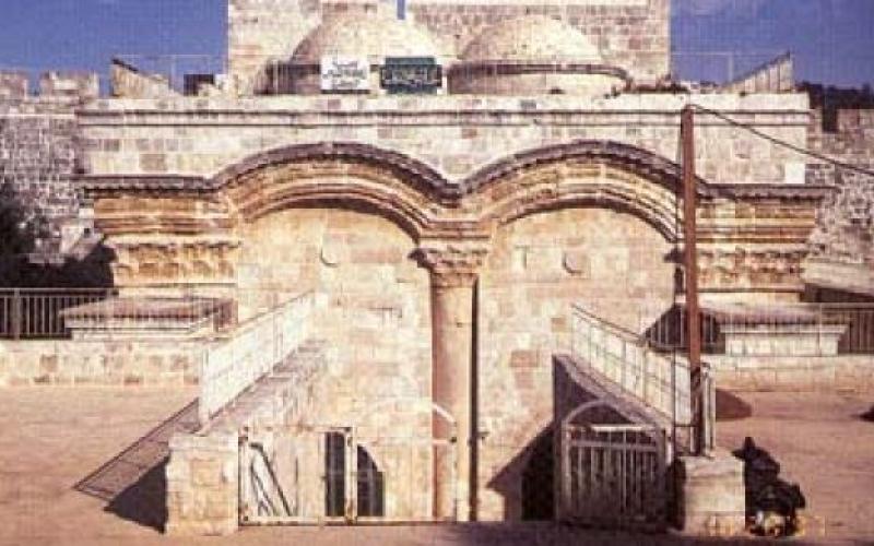 المومني: إغلاق مبنى الرحمة في الأقصى انتهاك للقانون الدولي