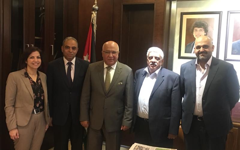 "همم" تلتقي تسلم مذكرة لرئيس الوزراء