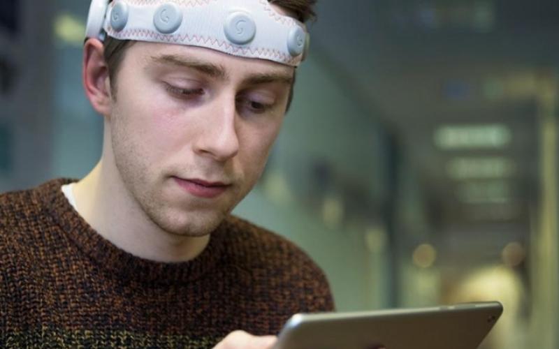 سماعات للكشف عن علامات الخرف المبكرة