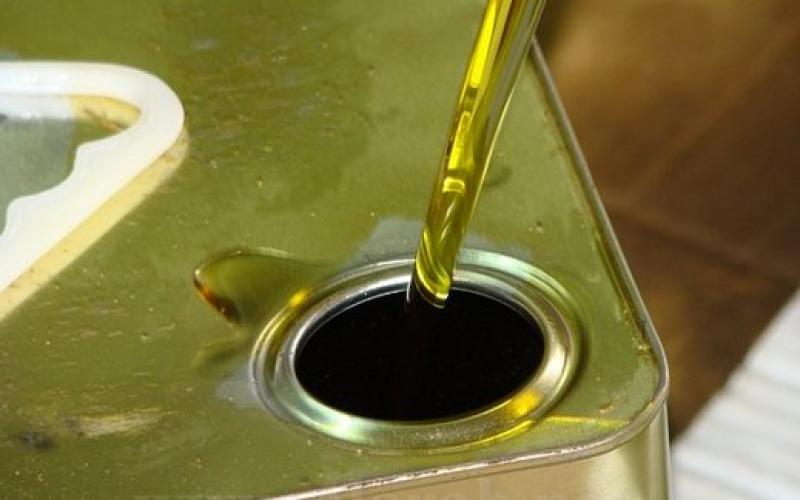 الامن العام يضبط زيتا مغشوشا في عين الباشا