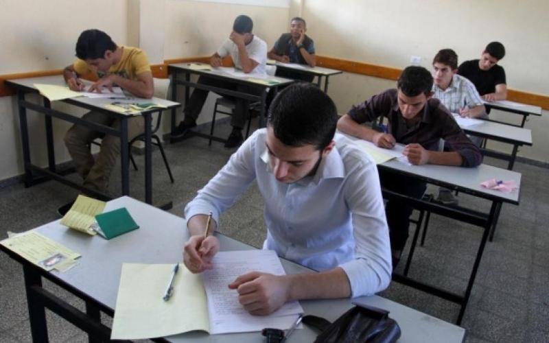 ذبحتونا: أكثر من 70 ألف طالب توجيهي تركتهم الوزارة في "حيرة