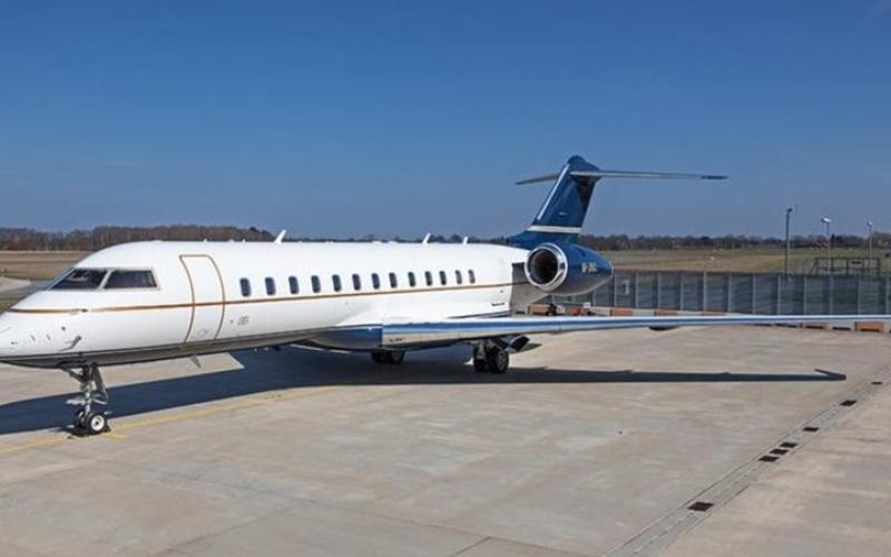 طائرة مصنوعة من بلورات الألماس الطبيعي