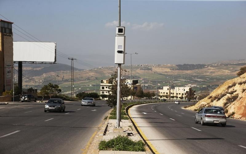 الأمن يحذر من تجاوز عامود الإشارة الضوئية