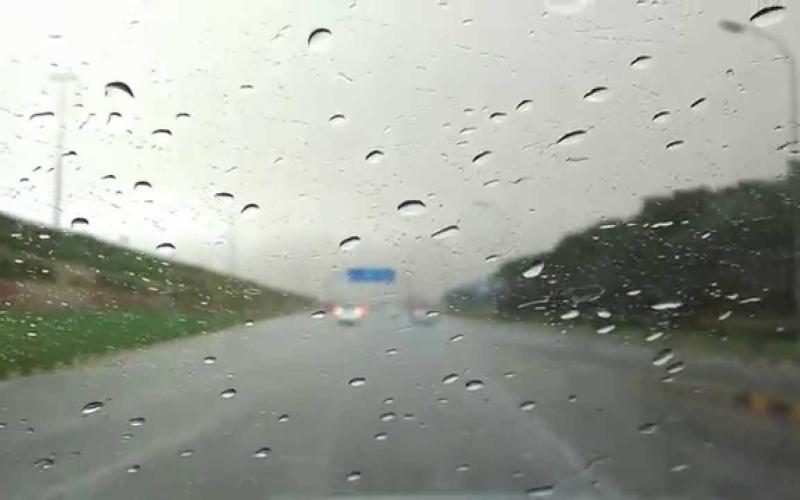 أجواء ماطرة (فيديو)