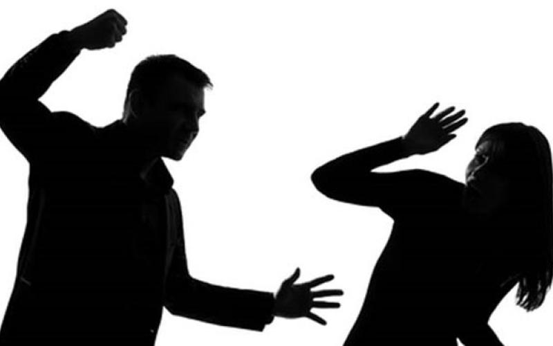 "المحامين" تدعو الى تغليظ العقوبات المتعلق بالعنف ضد المرأة