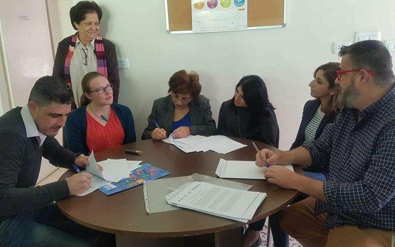 "النساء العربيات" توقع اتفاقية لدعم المستضعفين المتأثرين من الأزمة السورية