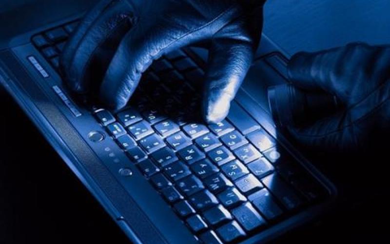 القبض على محتال عبر الشبكة الالكترونية