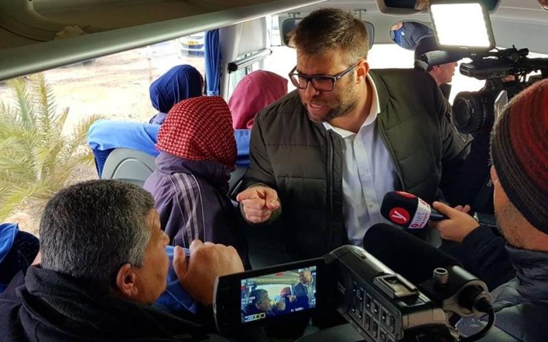 فريق فداء يستنكر اعتداء عضو الكنيست على أهالي الأسرى