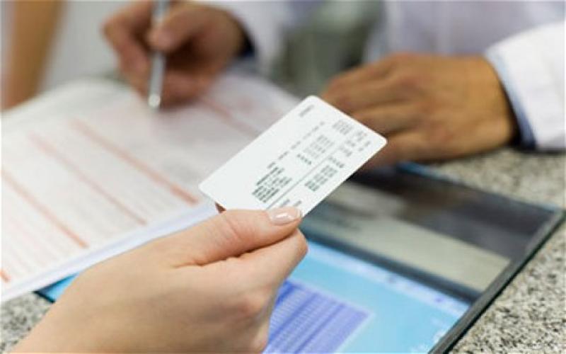 شمول المواطنين فوق 60 عاما بالتأمين الصحي