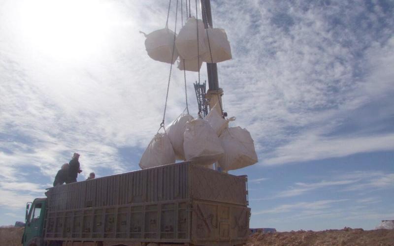 الأردن يستمر بإدخال مساعدات إنسانية لـ "الركبان"