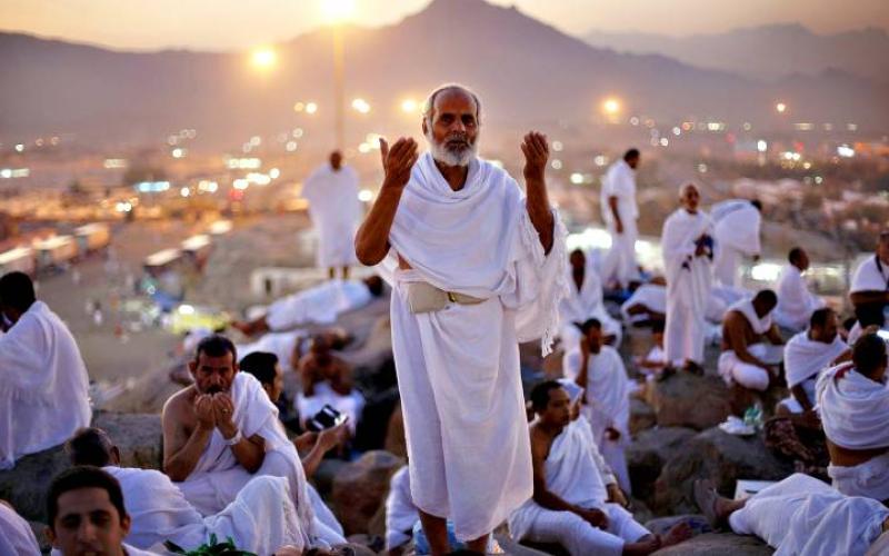 الاوقاف توضح سبب دفع 200 دينار للراغبين بالحج