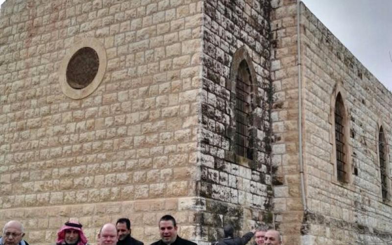 لاجئون يؤكد للمطران براوننغ تمسكهم بحق العودة وعروبة القدس