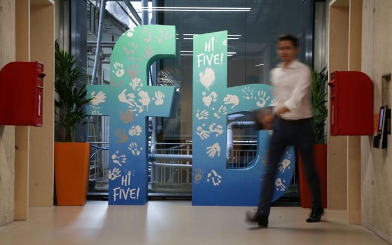 فيسبوك لا يهتم بك بل بنفسه