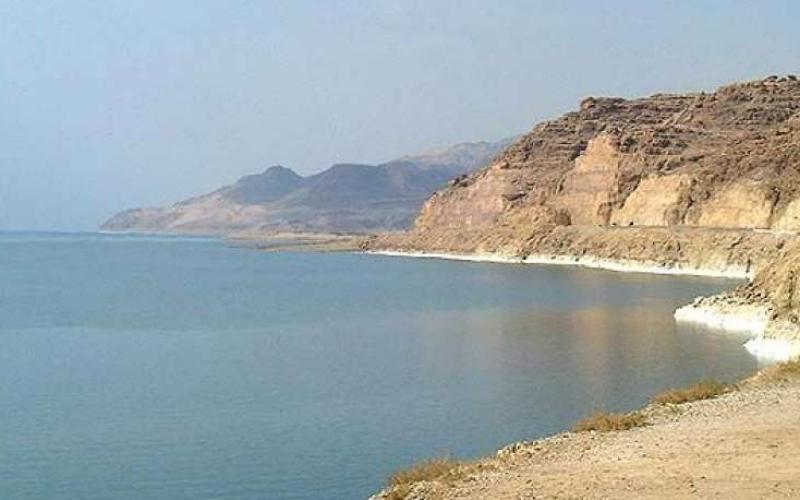 الأردن يسعف سائحين كوريين قذفهما البحر الميت من الجانب الاسرائيلي