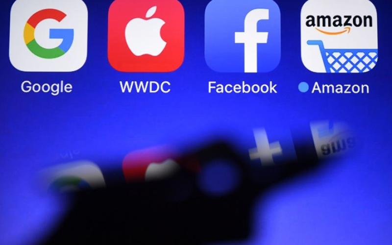 هل باتت أيام فيسبوك وغوغل معدودة؟