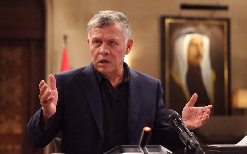 الملك يدعو لحوار وطني شامل وعقلاني