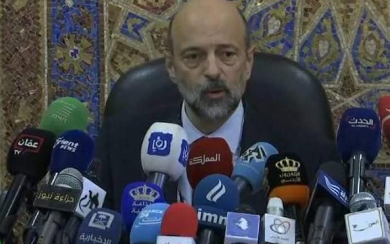 الرزاز يعلن جملة من القرارات...تخفيض النقات العامة وبطاقة خاصة لمرضى السرطان