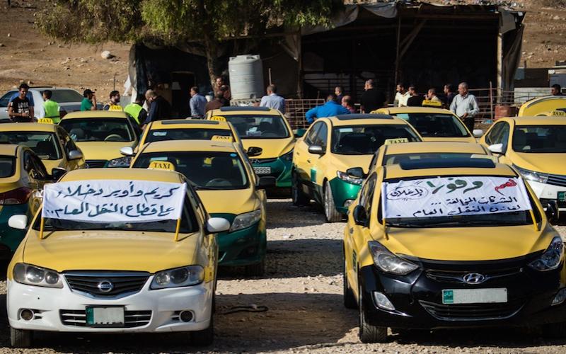 سائقو " الأصفر" يرفضون أول التطبيقات الذكية للنقل