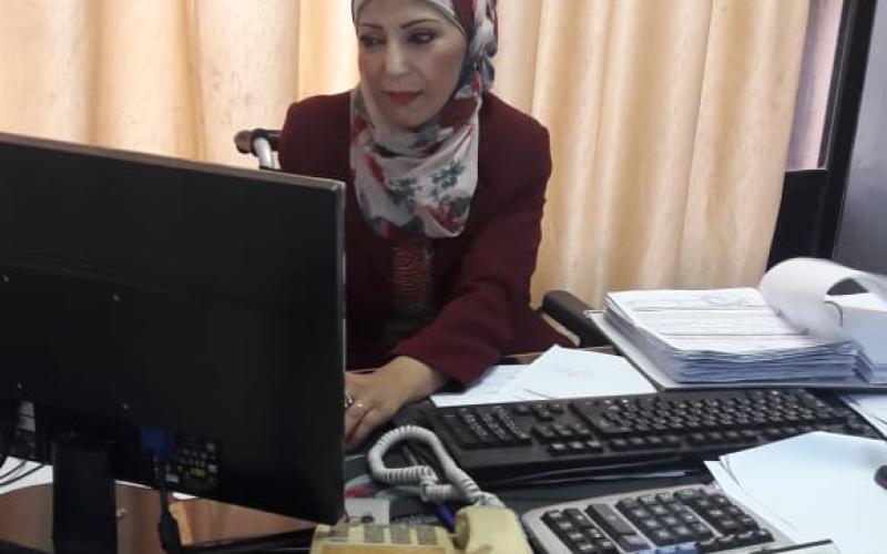 إيناس: 25 عاما من العمل كمدققة في ضريبة الدخل رغم المعيقات البيئية والمجتمعية