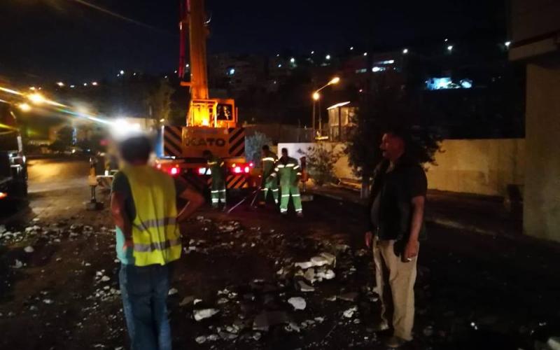 رفع أنقاض جسر المشاة المنهار في المحطة