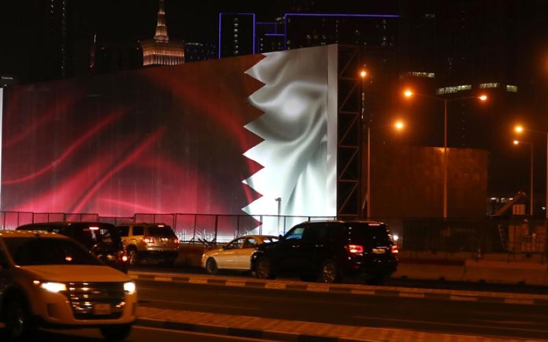 عيون الأردنيين تتجه صوب العمل في قطر