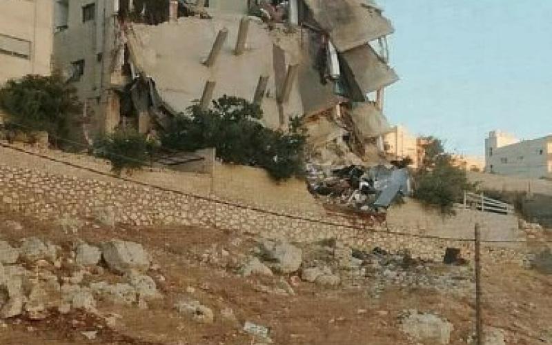 الاجهزة الامنية تستعد لهدم مبنى مداهمة السلط بالكامل