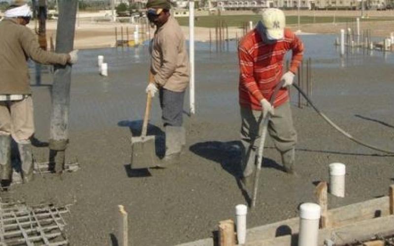 العمل في الإنشاءات.. تصاريح لا تتطلب كفيل