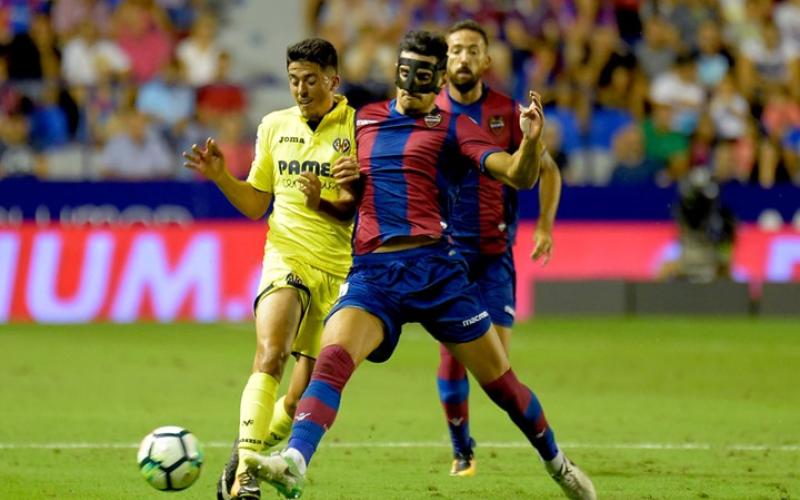 أفضل لاعبي كرة القدم الذين ارتدوا أقنعة