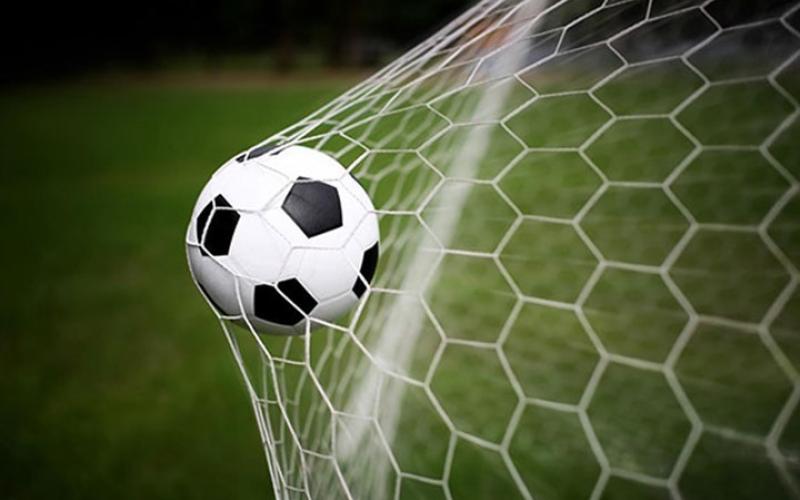 33 هدفا صاروخيا عجيبا في كرة القدم (شاهد)