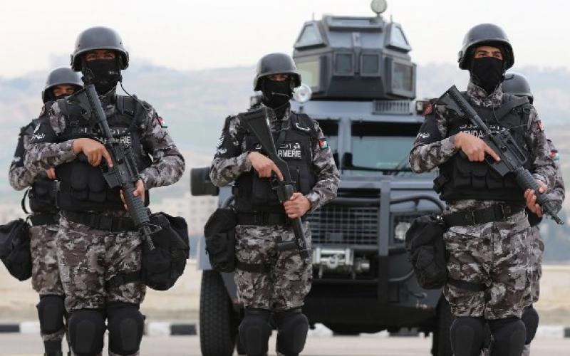 مقتل مطلوبين والقبض على 5 آخرين بمداهمة أمنية في الزرقاء