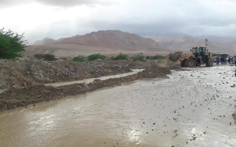 إغلاق طريق غور الصافي المزرعة بسبب اﻻنهيارات