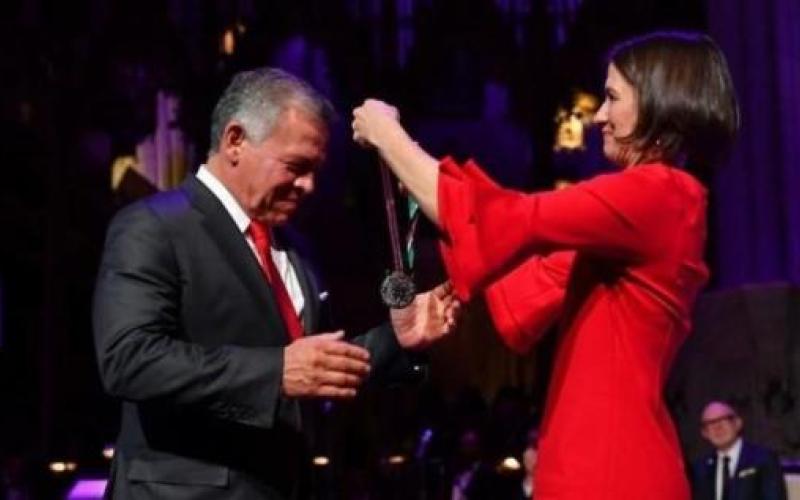 الملك يتسلم جائزة تمبلتون