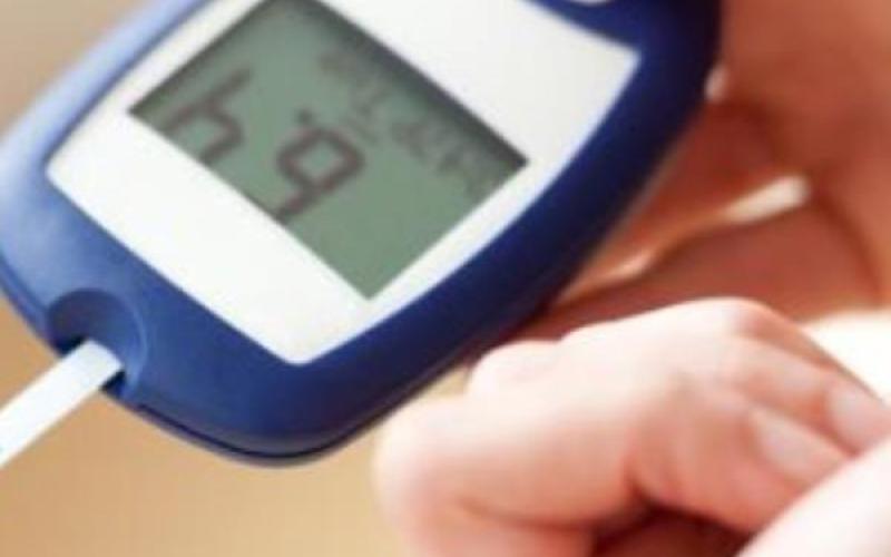 جهاز لقياس نسبة السكر عبر إشارات ضوئية