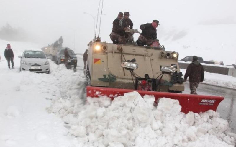 الجيش يخلي ركاب حافلة معتمرين في معان