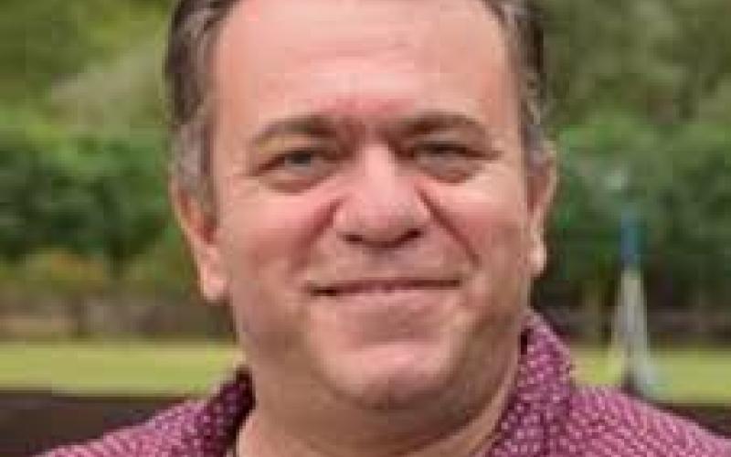 في انتظار غودو العربي: بطل من خارج الزمان