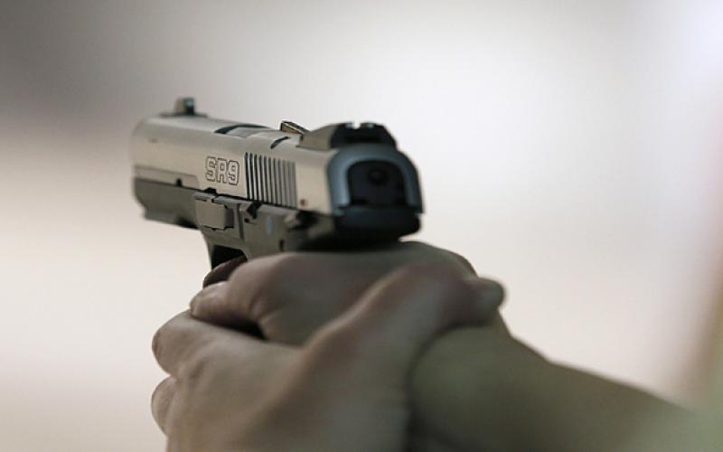 شاهد يطلق النار على موقوف (بتهمة القتل) في محكمة الجنايات الكبرى