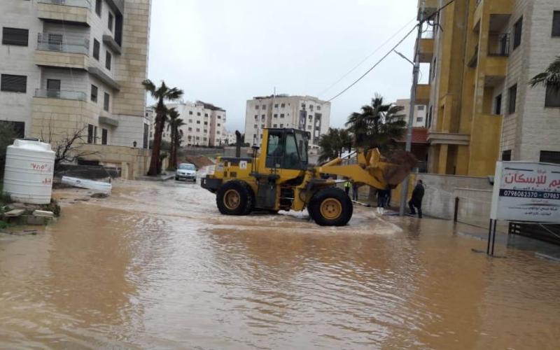 الأمانة: إنجراف الأتربة من جبل الجوفة أدى لإغلاق المناهل في شارع قريش