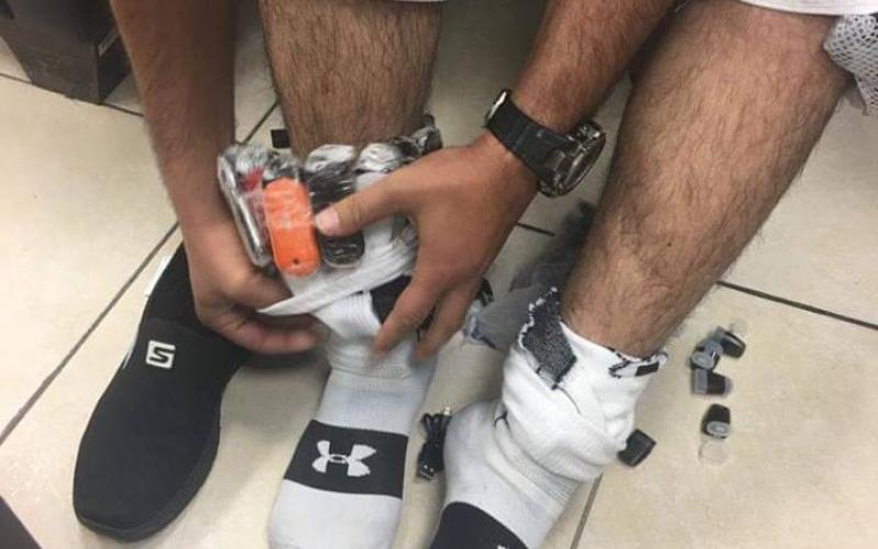 الجمارك تحبط تهريب 1460 سيجارة الكترونية في مطار الملكة علياء (صور)