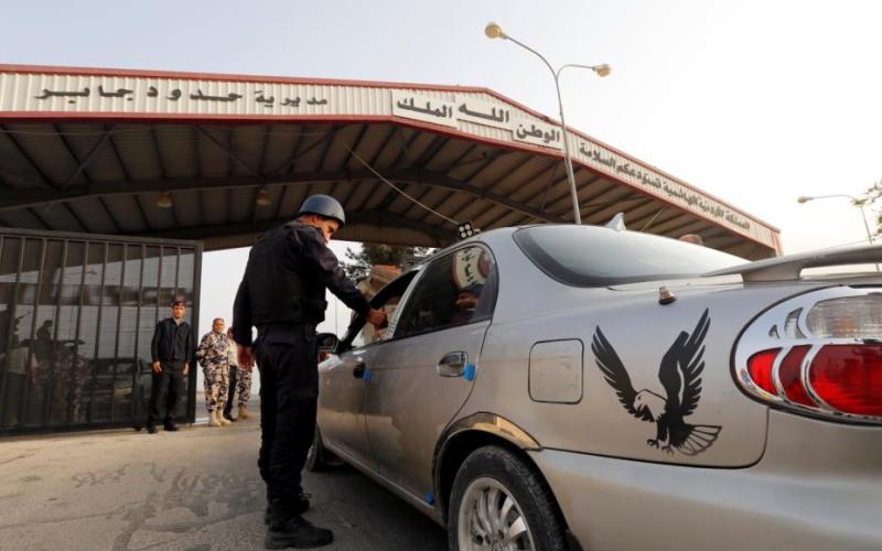 عودة 729 لاجئاً سورياً عبر «معبر نصيب»