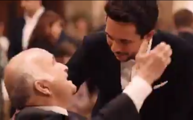 ولي العهد ينشر مقطعاً لإفطار العائلة الهاشمية في أول أيام شهر رمضان (فيديو)