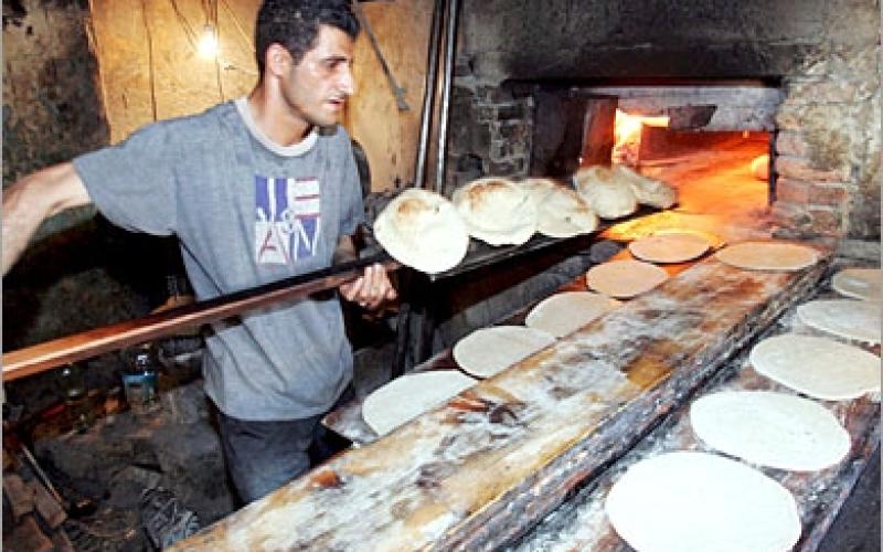 تجار الانتخابات يشترون الخبز تحضيرا لحملاتهم