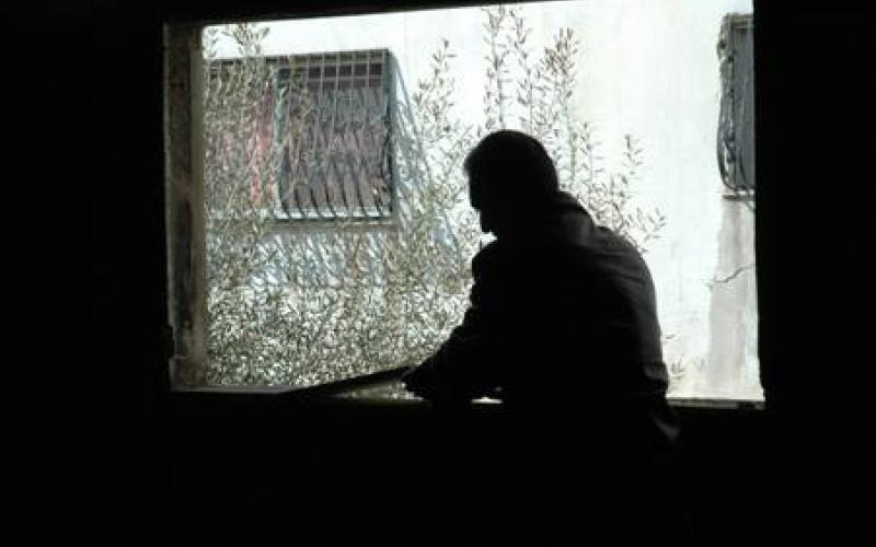 نادي مستمعي راديو البلد يوزع صهاريج مياه في مخيم اربد